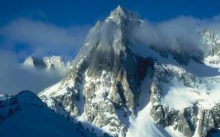 Горы как барьеры Горы, возвышенные участки земной поверхности, круто поднимающиеся над окружающей территорией